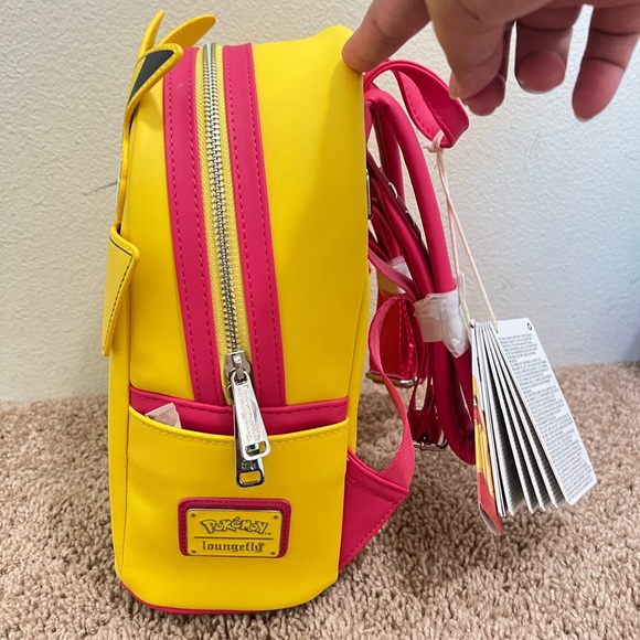 NWT Loungefly Pokémon Pikachu light up Christmas lights backpack - Picture 4 of 5